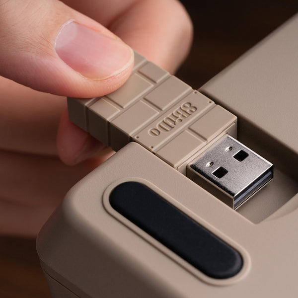 8BitDo Retro 18 Mekanik Numpad – C64 Edition